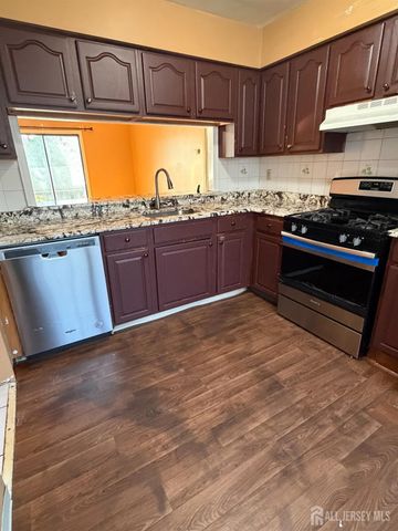 1202 Woodbridge Commons Way, Iselin, NJ 08817