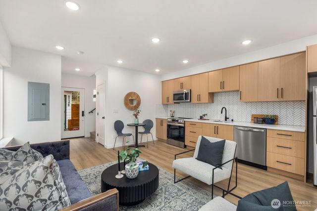 806 B S Rose Street, Seattle, WA 98108