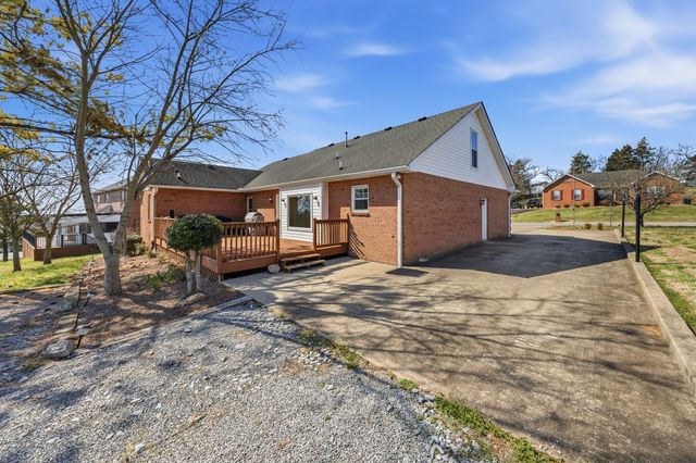 415 Woodlands Dr, Gallatin, TN 37066