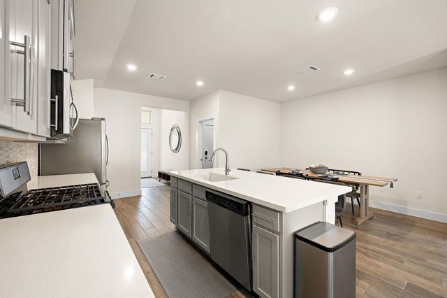 6209 Dumfries LN, Austin, TX 78744