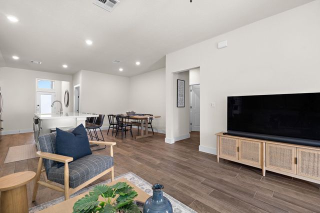 6209 Dumfries LN, Austin, TX 78744