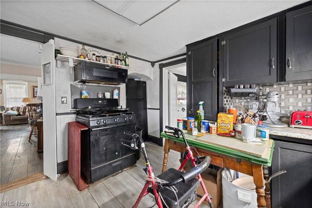 208 Glenwood Street, Elyria, OH 44035