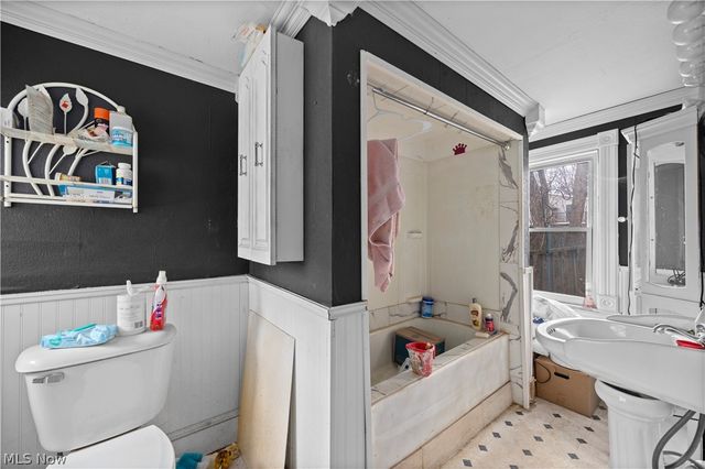 208 Glenwood Street, Elyria, OH 44035