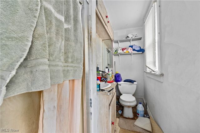 208 Glenwood Street, Elyria, OH 44035