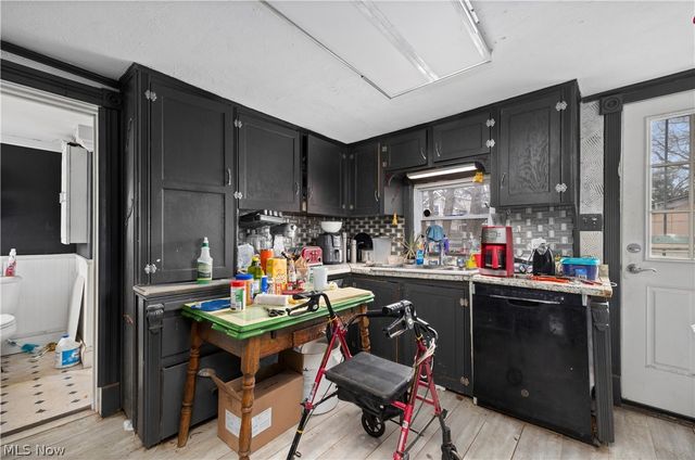 208 Glenwood Street, Elyria, OH 44035