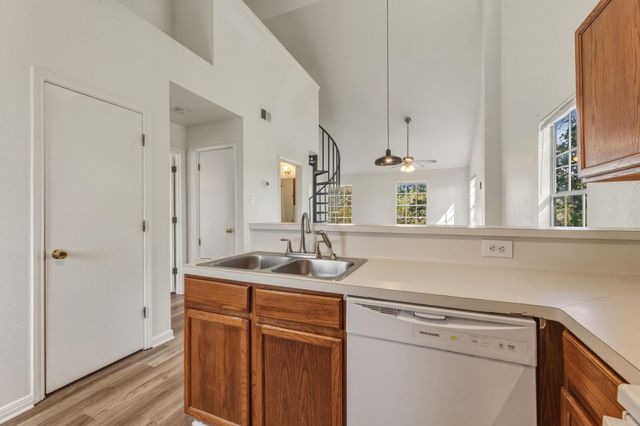 2908 Whisper Oaks LN C, Georgetown, TX 78628