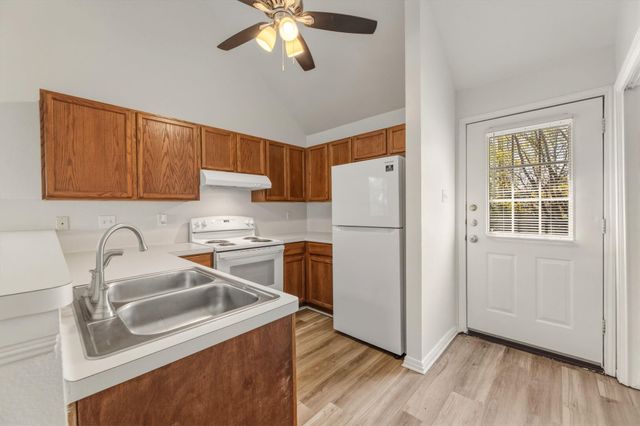 2908 Whisper Oaks LN C, Georgetown, TX 78628