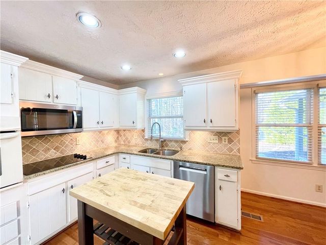 2395 Brownstone Court, Marietta, GA 30062