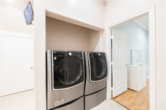 6973 Varna Avenue, Van Nuys, CA 91405