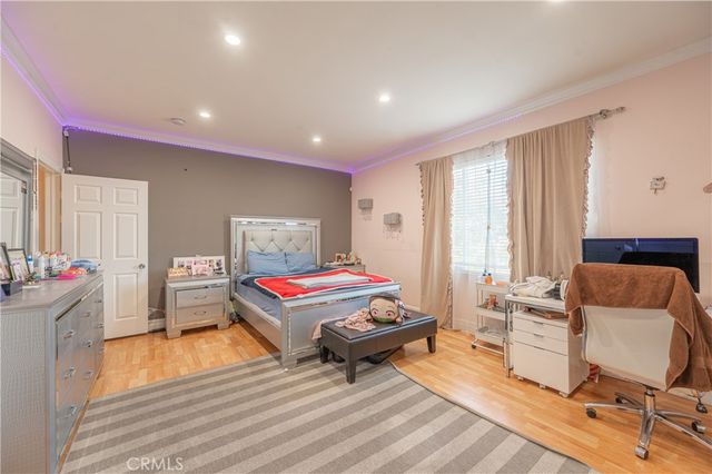 6973 Varna Avenue, Van Nuys, CA 91405