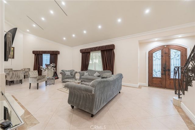 6973 Varna Avenue, Van Nuys, CA 91405