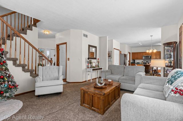 2601 Dagner Drive, Westland, MI 48186