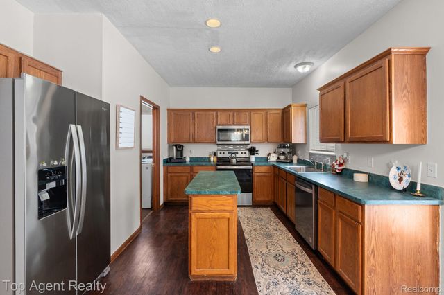 2601 Dagner Drive, Westland, MI 48186