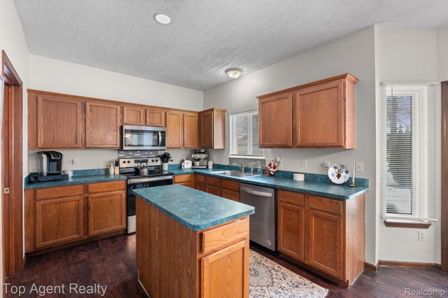 2601 Dagner Drive, Westland, MI 48186