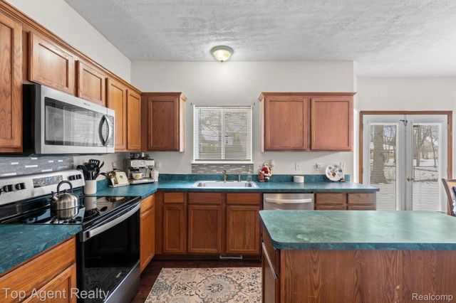 2601 Dagner Drive, Westland, MI 48186