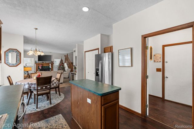 2601 Dagner Drive, Westland, MI 48186