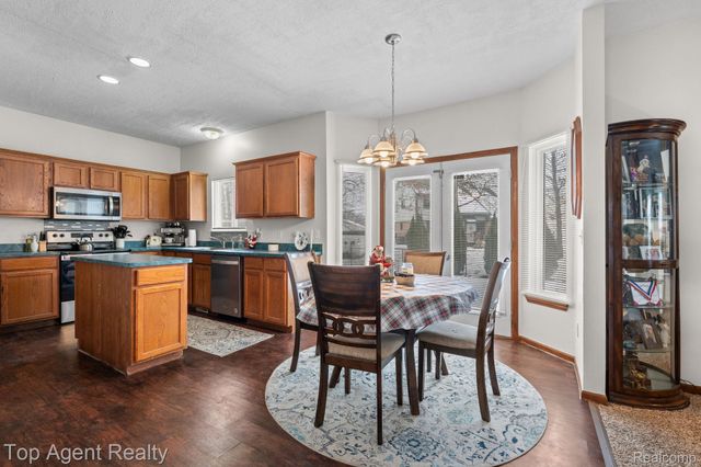 2601 Dagner Drive, Westland, MI 48186