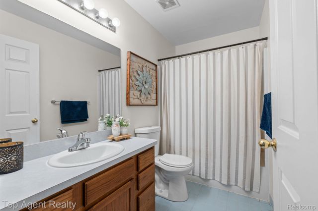 2601 Dagner Drive, Westland, MI 48186