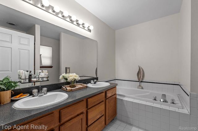 2601 Dagner Drive, Westland, MI 48186