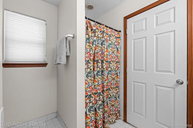 2601 Dagner Drive, Westland, MI 48186