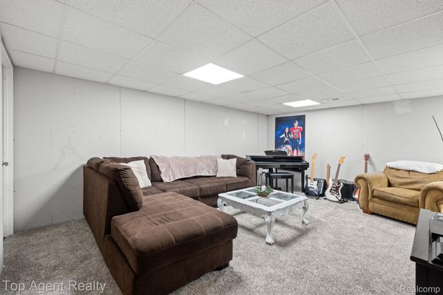 2601 Dagner Drive, Westland, MI 48186