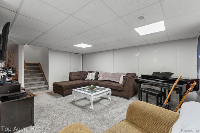 2601 Dagner Drive, Westland, MI 48186