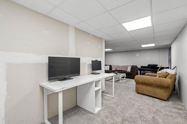 2601 Dagner Drive, Westland, MI 48186