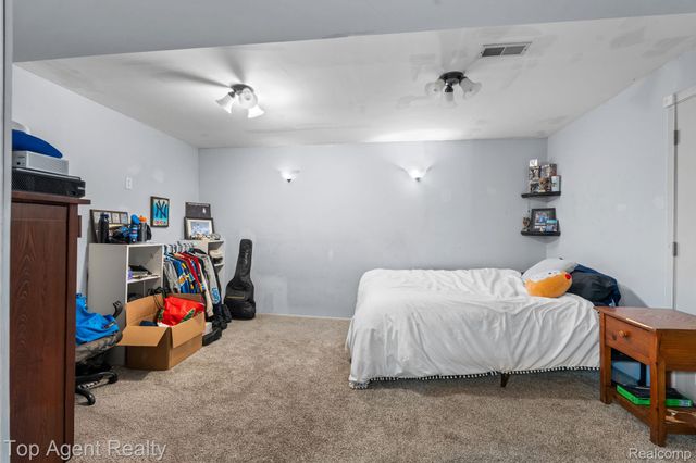 2601 Dagner Drive, Westland, MI 48186