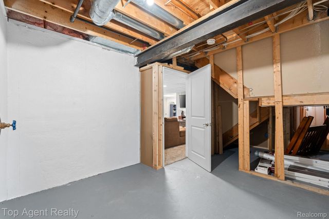 2601 Dagner Drive, Westland, MI 48186