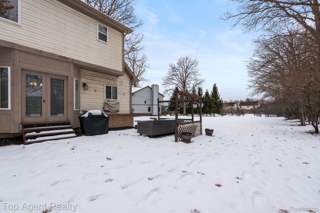 2601 Dagner Drive, Westland, MI 48186