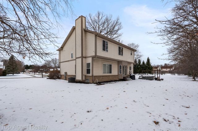 2601 Dagner Drive, Westland, MI 48186