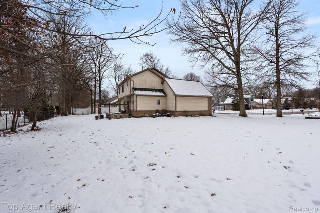 2601 Dagner Drive, Westland, MI 48186