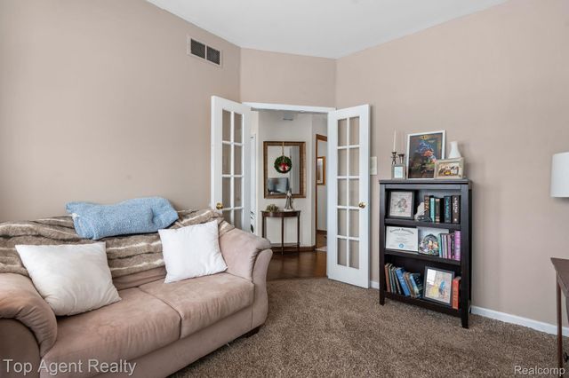 2601 Dagner Drive, Westland, MI 48186