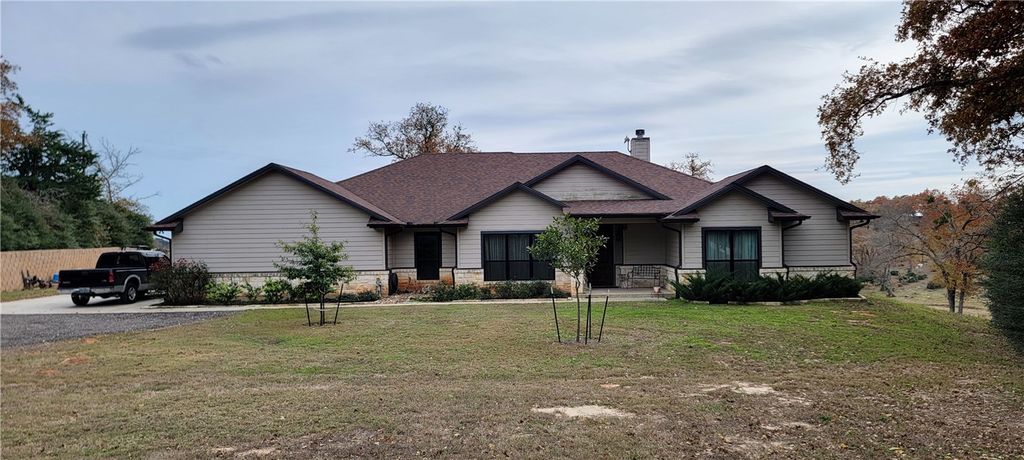 3104 Stonewood Drive, Franklin, TX 77856
