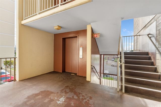 950 Lehua Avenue 301, Pearl City, HI 96782