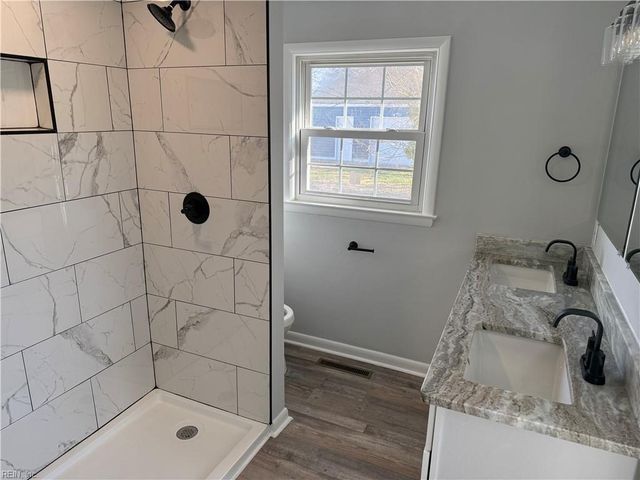 1057 Saint Julian Dr DR, Chesapeake, VA 23323