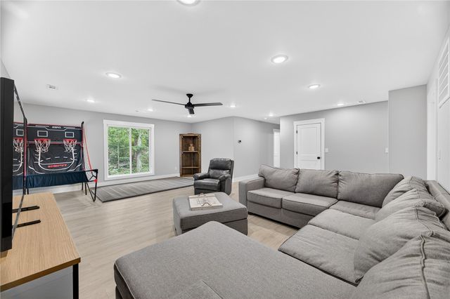4 Morganshire Circle, Bella Vista, AR 72714