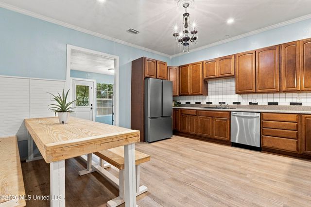 615 Mckinley Avenue, Pascagoula, MS 39567