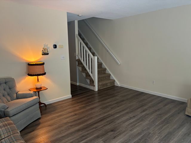 32 Far View Commons 32, Southbury, CT 06488