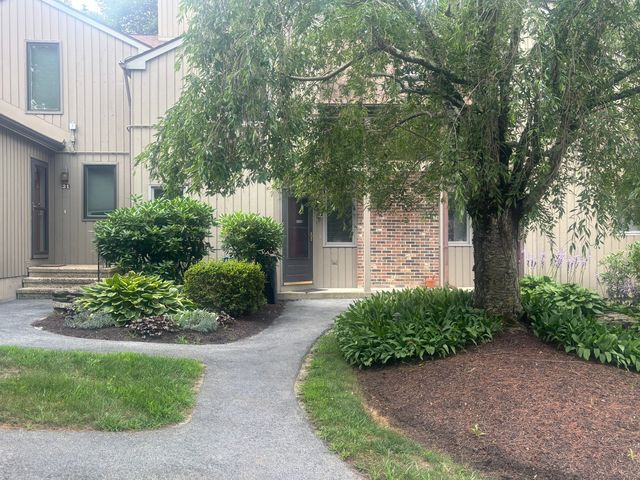 32 Far View Commons 32, Southbury, CT 06488