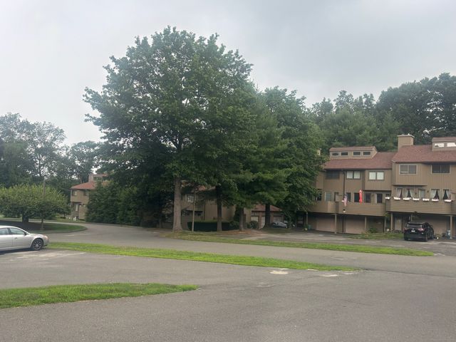32 Far View Commons 32, Southbury, CT 06488