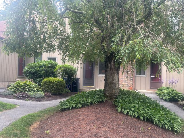 32 Far View Commons 32, Southbury, CT 06488
