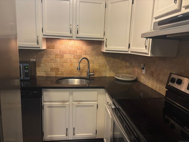 32 Far View Commons 32, Southbury, CT 06488