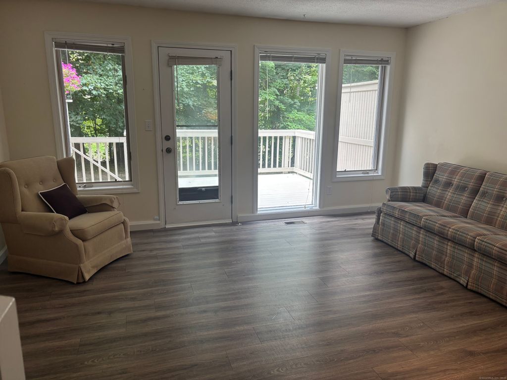 32 Far View Commons 32, Southbury, CT 06488