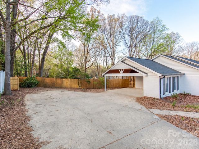 1632 Burtonwood Circle, Charlotte, NC 28212