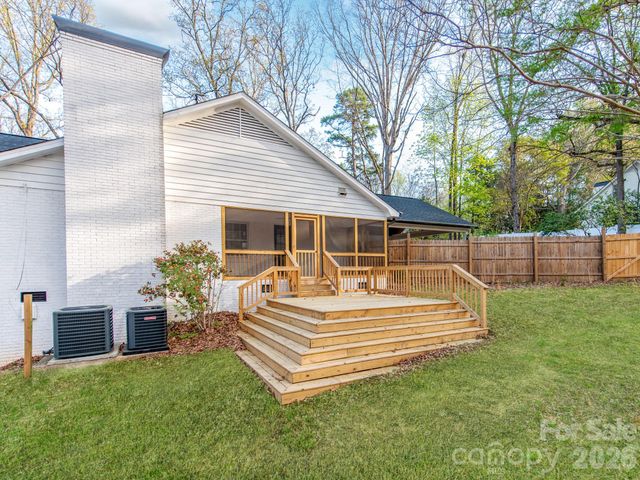 1632 Burtonwood Circle, Charlotte, NC 28212