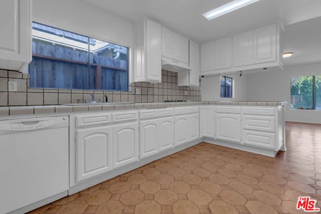 152 S Kilkea Drive, Los Angeles, CA 90048