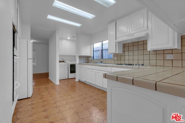 152 S Kilkea Drive, Los Angeles, CA 90048