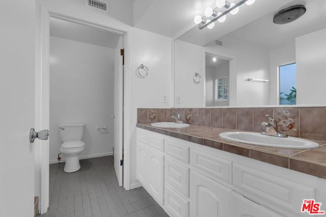 152 S Kilkea Drive, Los Angeles, CA 90048