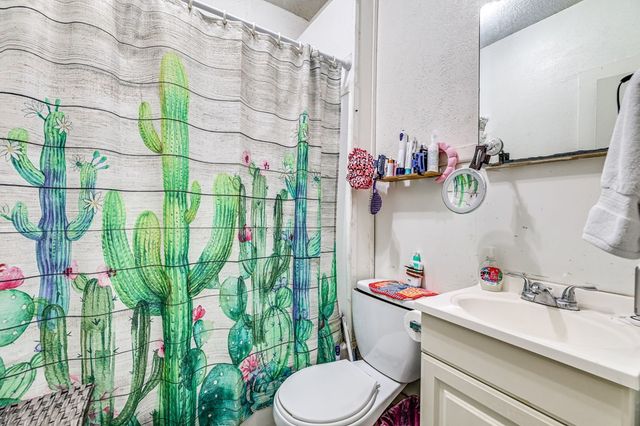 110 N Monroe Street, San Angelo, TX 76903